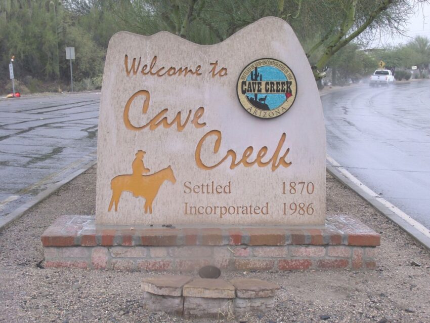 Entry sign Welcome to the Cave Creek